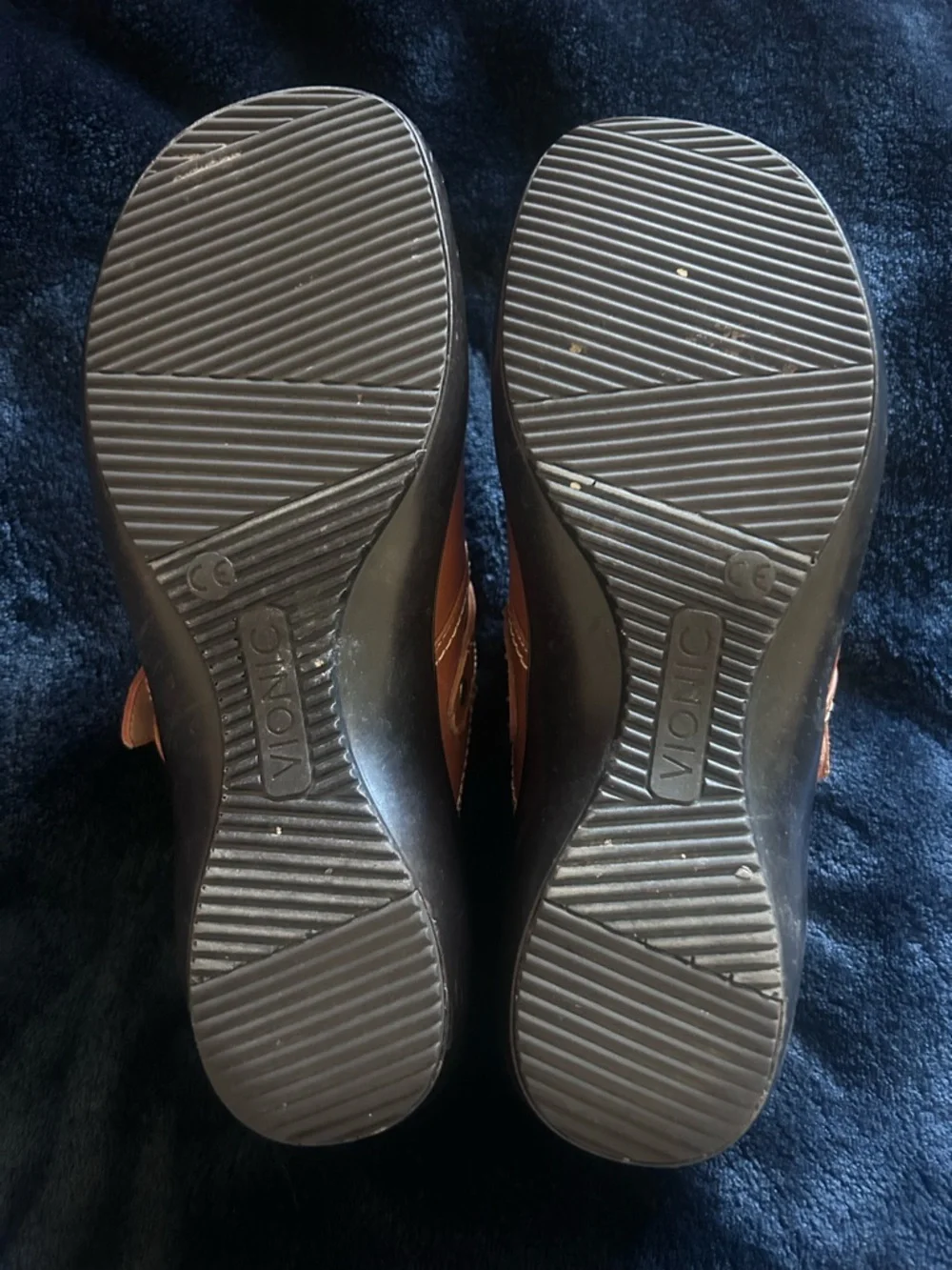 Vionic Clogs Shoes - Picture 4 of 9